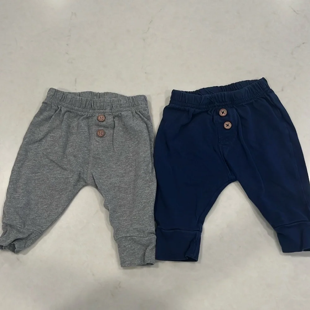Carters size 0-3 months set of 2, like new.